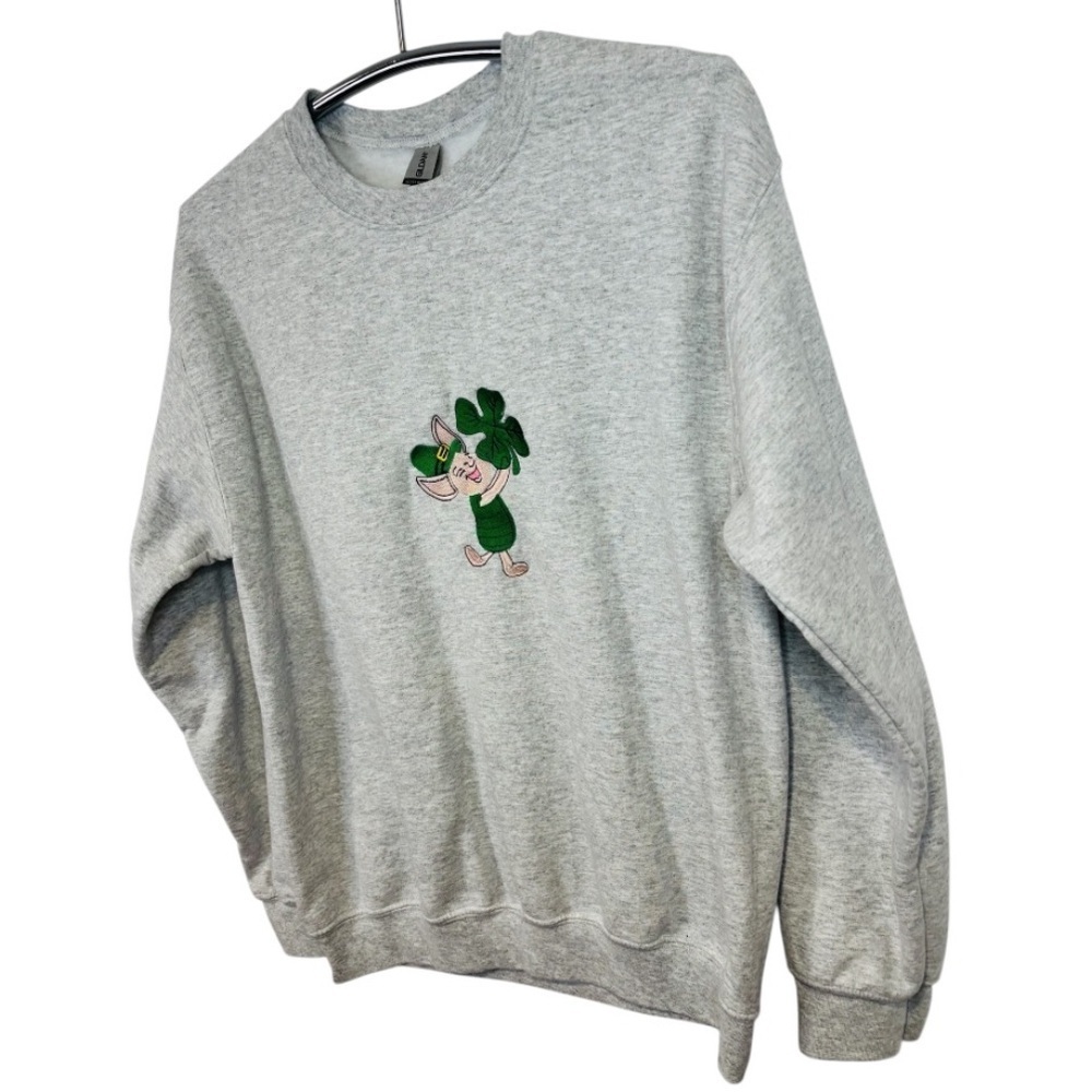 St. Patty’s Day Themed Embroidered Women’s Gray Crewneck Sweatshirt Size Medium - Picture 3 of 8